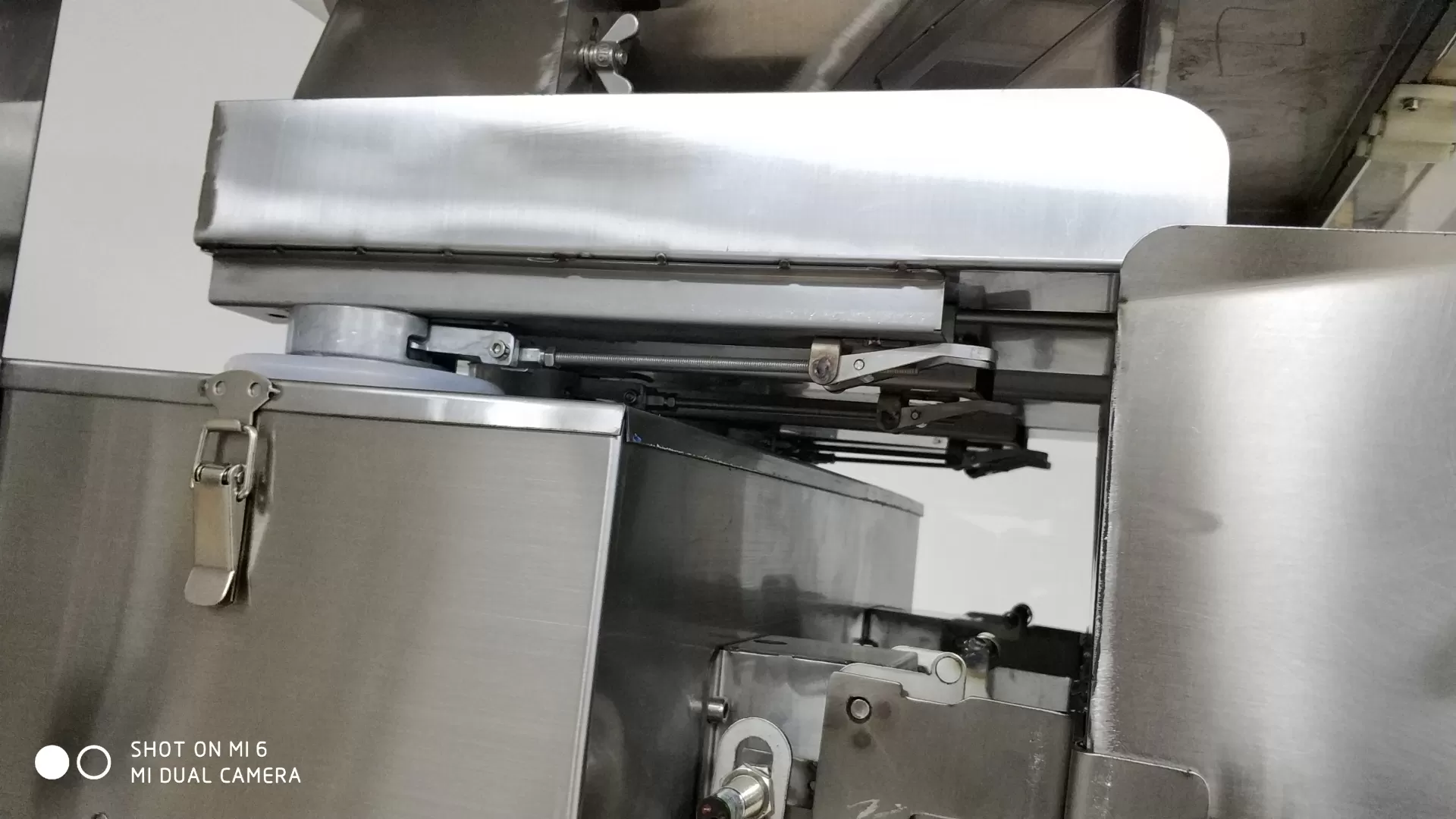 Máy định lượng 2 đầu cân điện tử 100-5000gram ( định lượng hỗn hợp 2 loại) HADG-DL002