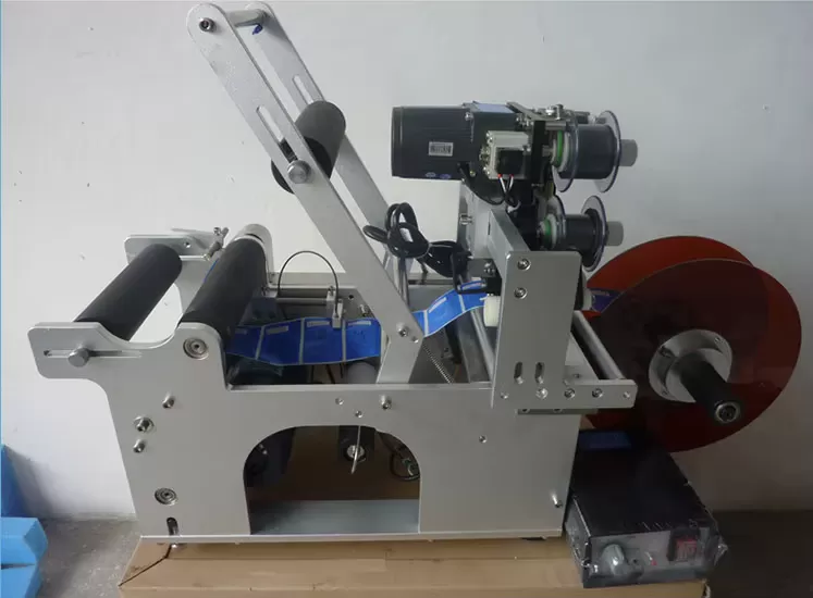 Máy Dán Nhãn Decal Chai Tròn Bán Tự Động Có In Date HAĐG-2T6