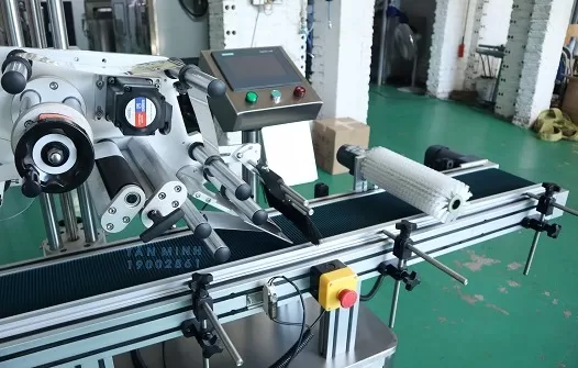 MÁY DÁN NHÃN MẶT PHẲNG TỰ ĐỘNG HADG-2T9