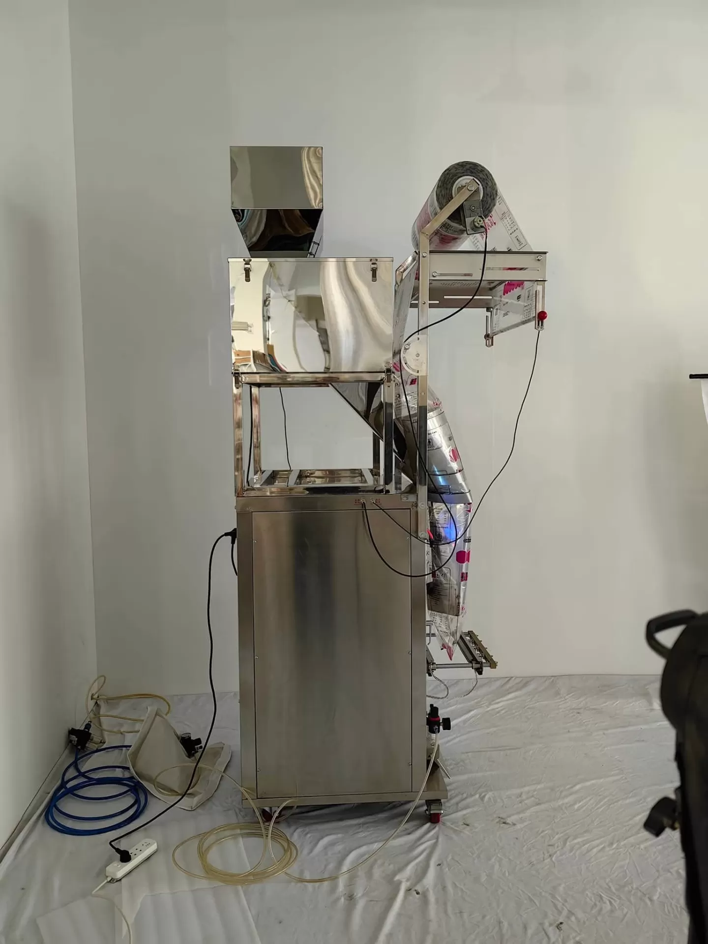 Máy đóng gói định lượng hỗn hợp 2 đầu cân điện tử khí nén100-3000Gram ( hàn 3 biên theo yêu cầu)  HADG-DD17-2