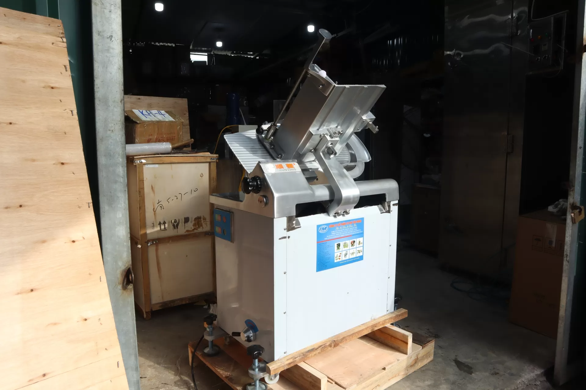 Máy Thái Thịt Chín Và Đông Lạnh Tự Động SL350B TATP-E08