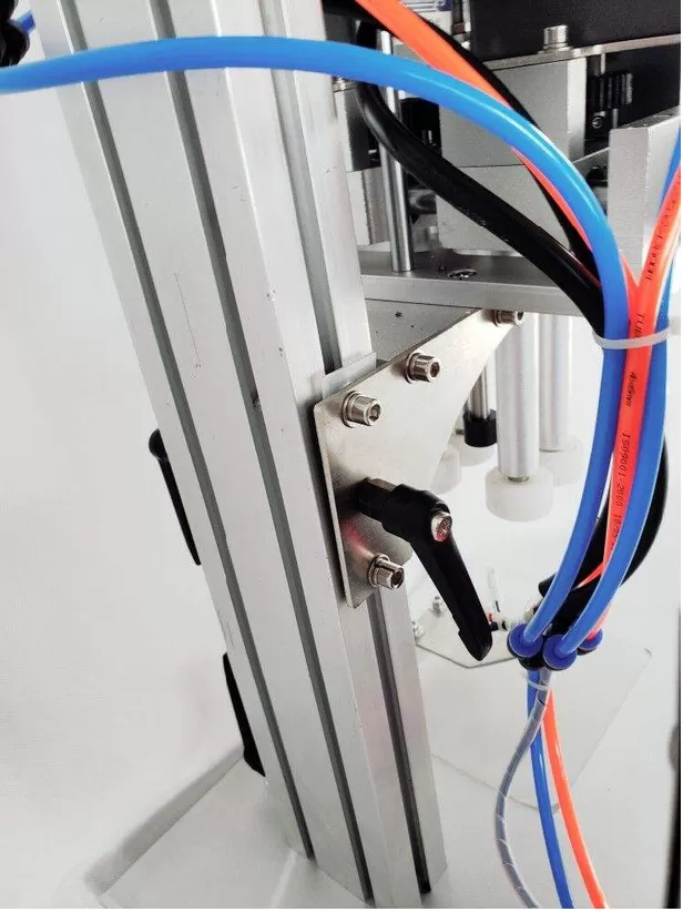 Máy Xoáy Nắp Chai Để Bàn Bán Tự Động HADC-DA09