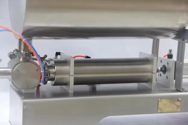 Máy chiết rót 1 vòi có cánh khuấy khí nén (Thùng Ngang dung dịch có nhân) HADG-CR011