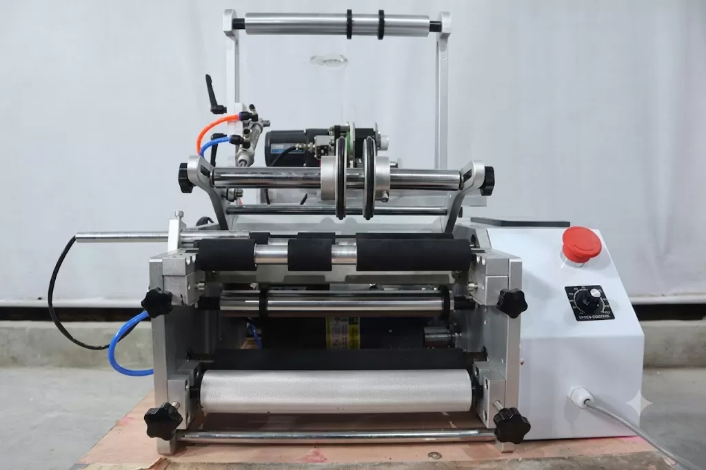 Máy dán nhãn chai tròn bán tự động có indate HADG-2T1