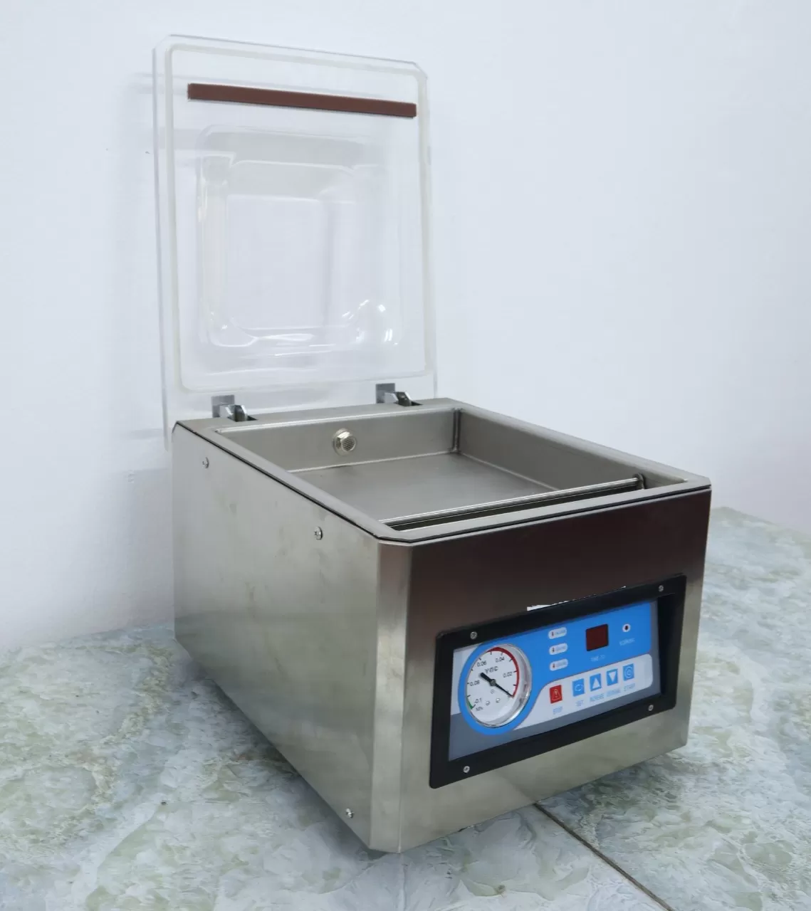 Máy hút chân không DZ-260 HADG-C16 thiết kế để bàn nhỏ gọn, hút chân không mạnh mẽ, phù hợp đóng gói thực phẩm, gia đình và kinh doanh nhỏ.