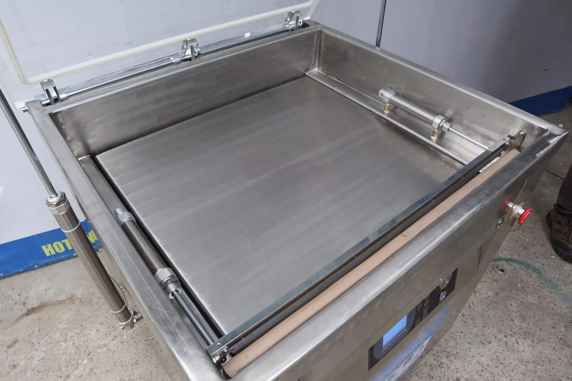Máy hút chân không dàn đều 700 HADG-C19