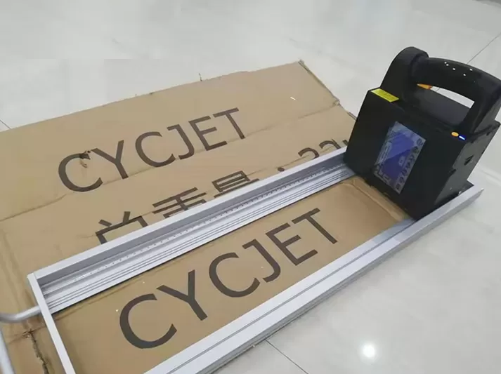 Máy In Phun Cầm Tay 4 Đầu Phun Cao Chữ 10cm HADG-IN08: Giải Pháp In Khổ Lớn Đột Phá Cho Doanh Nghiệp